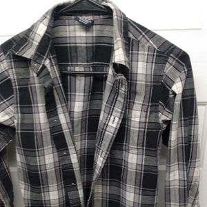 Wrangler long sleeve button down shirt